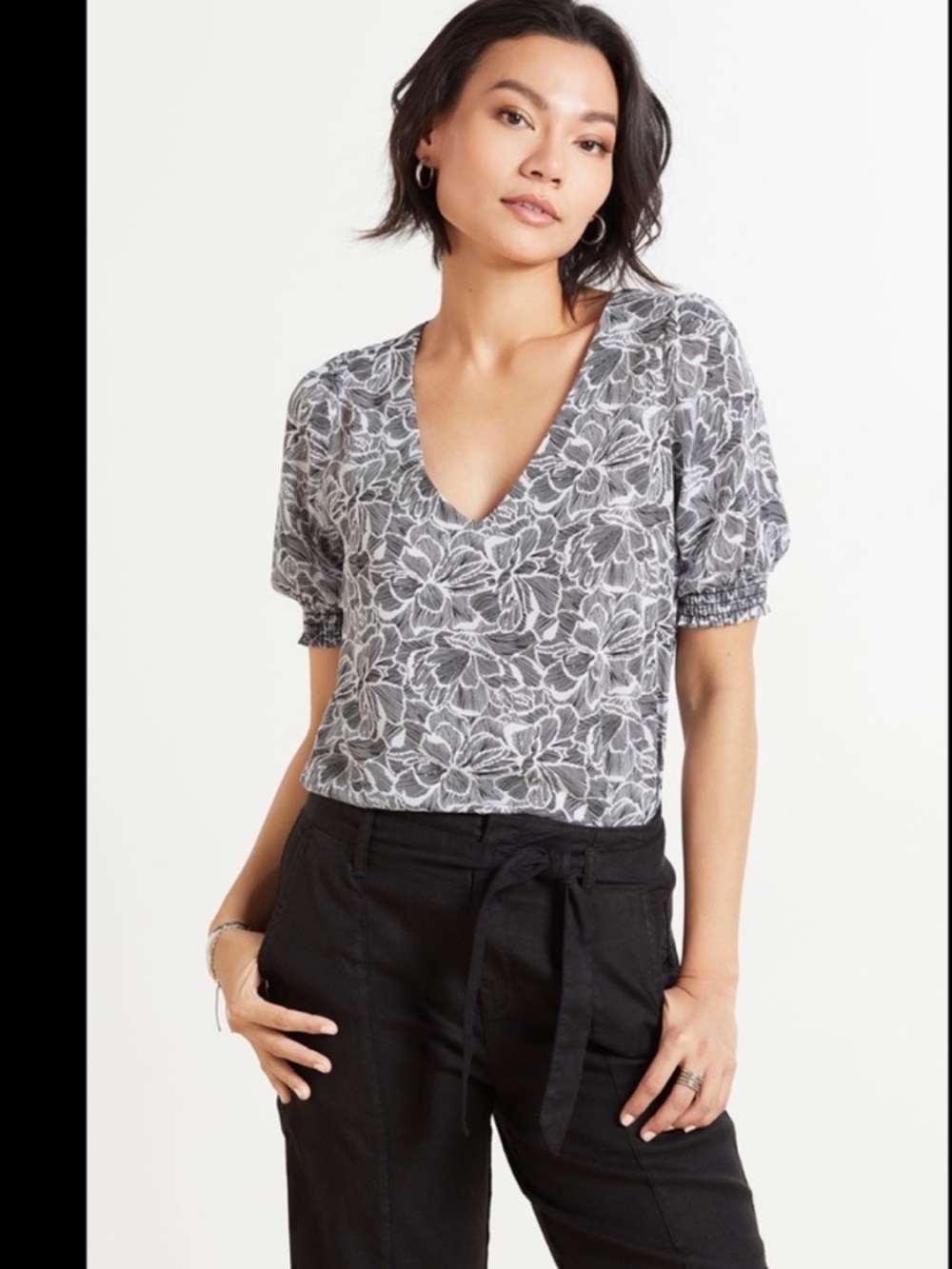Evereve Gracie Floral Short Sleeve Blouse